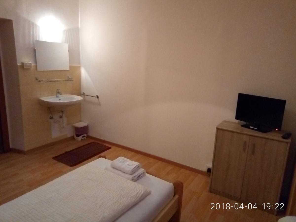Gasthof Mondschein Hotell Merano Exteriör bild